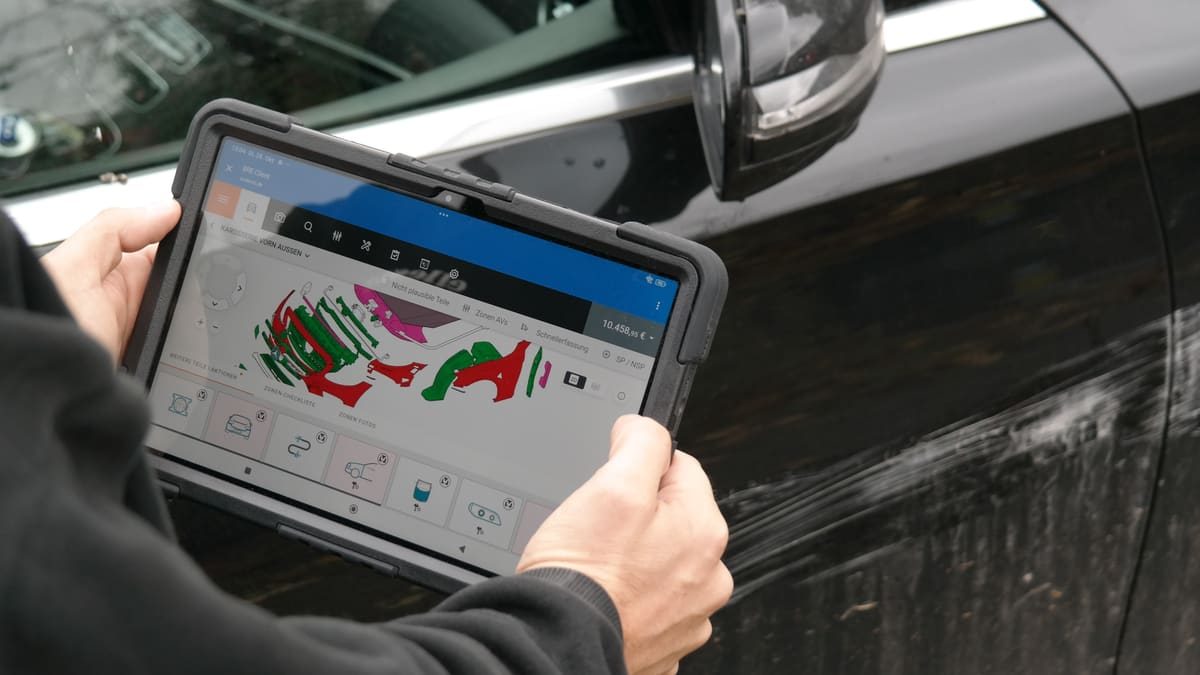 Kfz Gutachter Hünxe: Schadenaufnahme mit dem Tablet